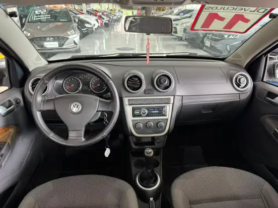 VOLKSWAGEN-VOYAGE-2010