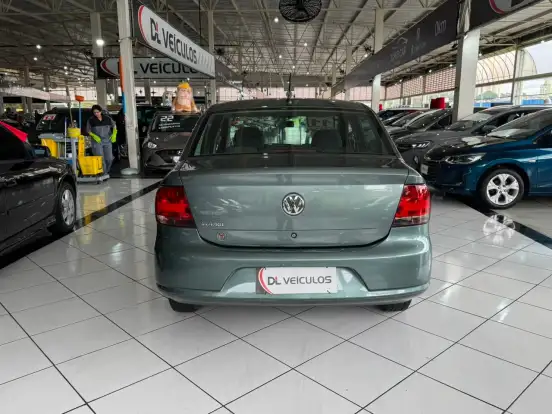 VOLKSWAGEN-VOYAGE-2010