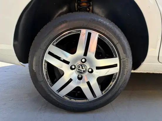VOLKSWAGEN-VOYAGE-2013