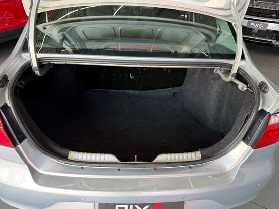 VOLKSWAGEN-VOYAGE-2013