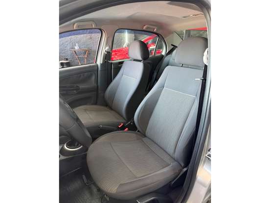 VOLKSWAGEN-VOYAGE-2013