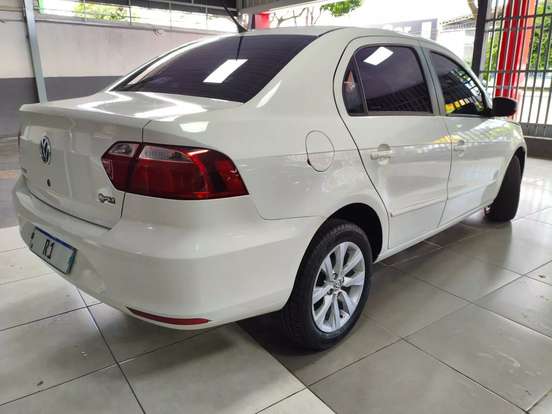 VOLKSWAGEN-VOYAGE-1.0 MI 8V FLEX 4P MANUAL VOLKSWAGEN-VOYAGE-2013