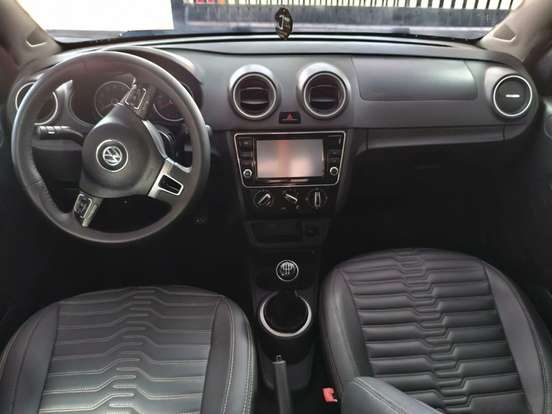 VOLKSWAGEN-VOYAGE-2013
