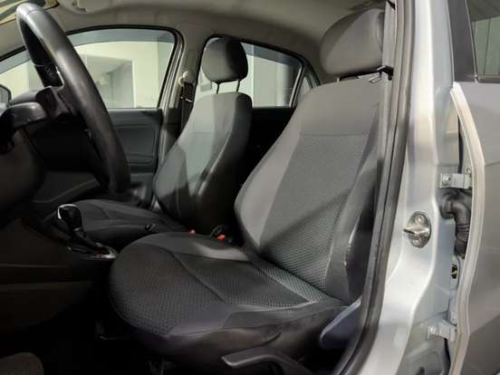 VOLKSWAGEN-VOYAGE-2019