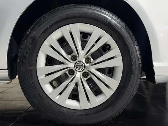 VOLKSWAGEN-VOYAGE-2019