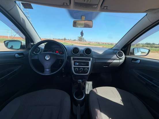 VOLKSWAGEN-VOYAGE-2011