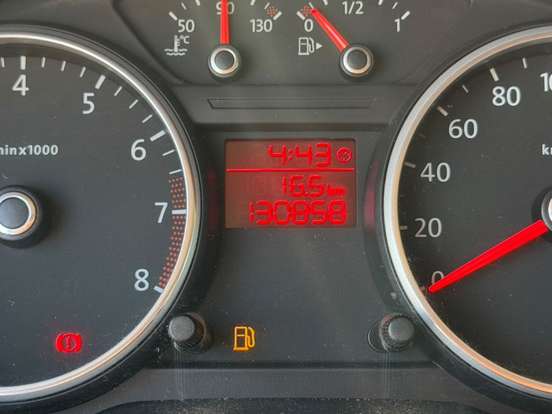 VOLKSWAGEN-VOYAGE-2011