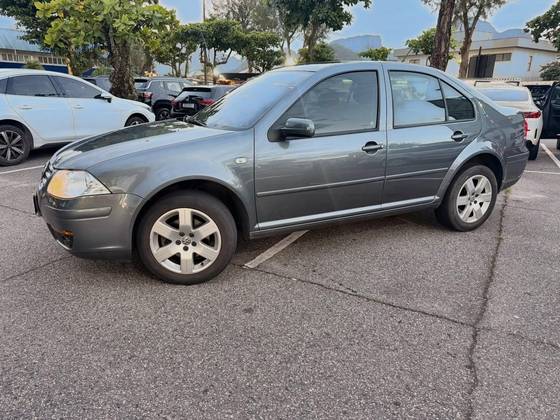 VOLKSWAGEN BORA 2.0 MI 8V GASOLINA 4P TIPTRONIC