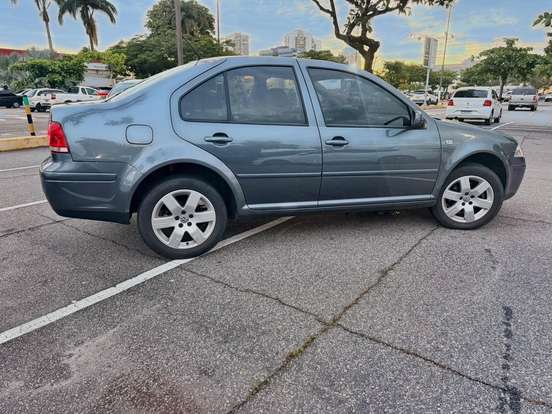 VOLKSWAGEN-BORA-2008