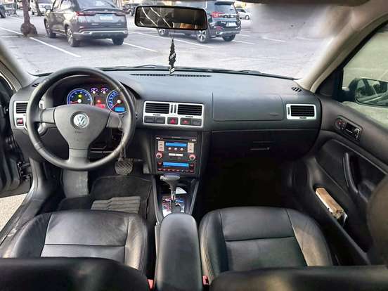 VOLKSWAGEN-BORA-2008