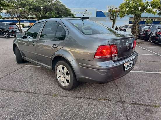 VOLKSWAGEN-BORA-2.0 MI 8V GASOLINA 4P TIPTRONIC VOLKSWAGEN-BORA-2008
