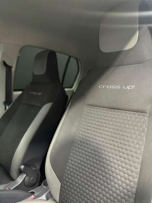VOLKSWAGEN-CROSS UP-2017