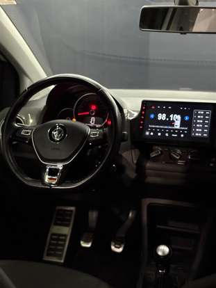 VOLKSWAGEN-CROSS UP-2017