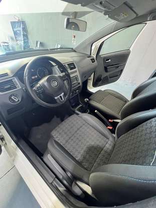 VOLKSWAGEN-FOX-2014