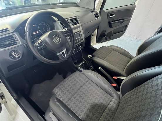 VOLKSWAGEN-FOX-1.6 MSI COMFORTLINE 8V FLEX 4P MANUAL VOLKSWAGEN-FOX-2014