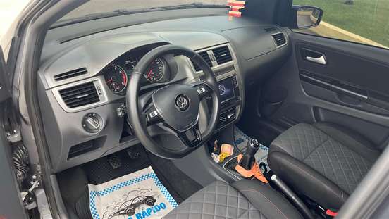 VOLKSWAGEN-FOX-2019