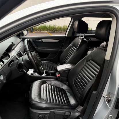 VOLKSWAGEN-PASSAT-2011