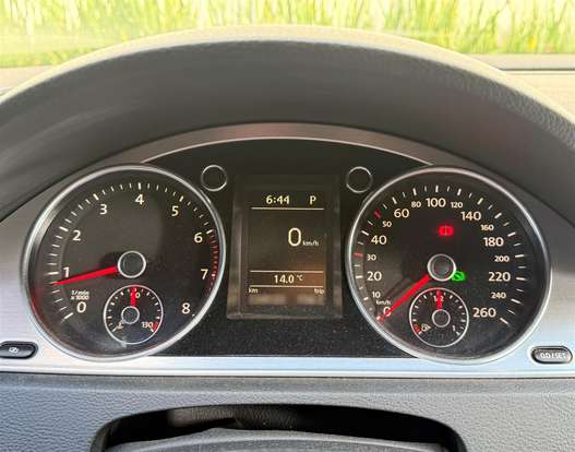VOLKSWAGEN-PASSAT-2011
