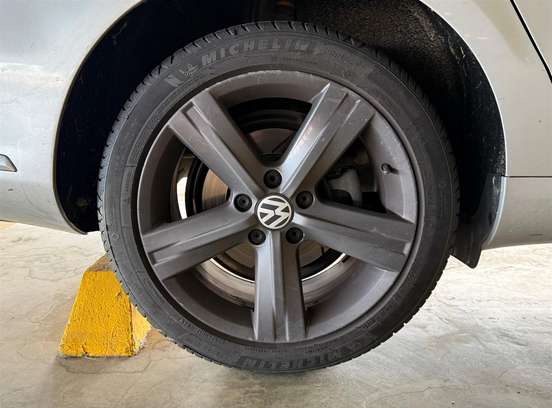 VOLKSWAGEN-PASSAT-2011