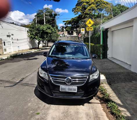 VOLKSWAGEN-TIGUAN-2011