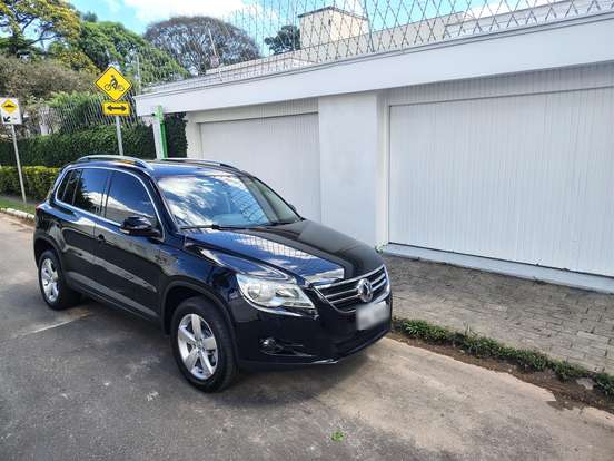 VOLKSWAGEN-TIGUAN-2011