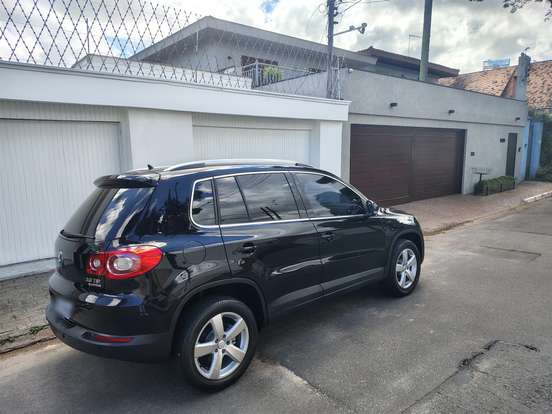 VOLKSWAGEN-TIGUAN-2011