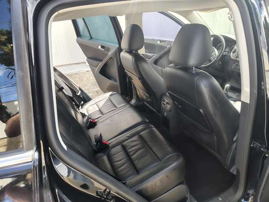 VOLKSWAGEN-TIGUAN-2011