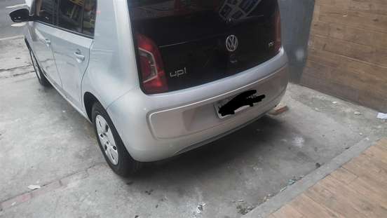 VOLKSWAGEN-UP-2015