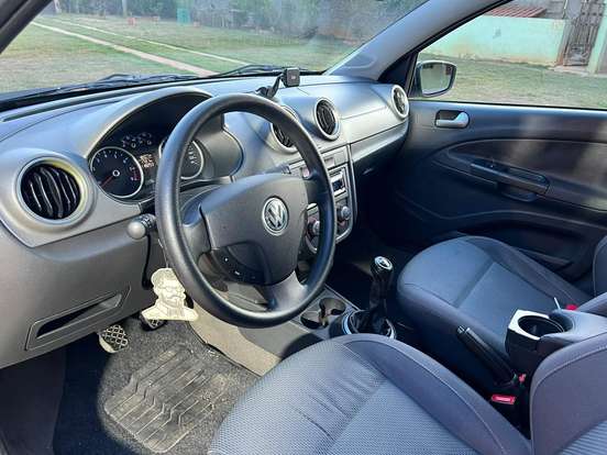 VOLKSWAGEN-VOYAGE-2010