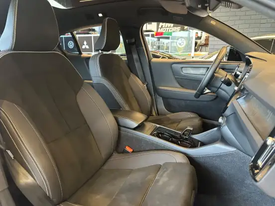 VOLVO-C40-2023