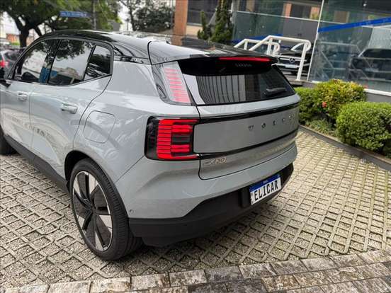 VOLVO-EX30-2024