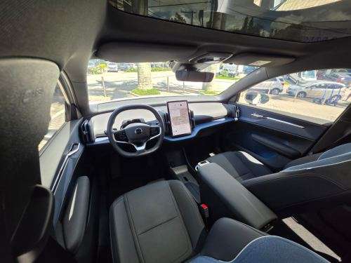 VOLVO-EX30-2024
