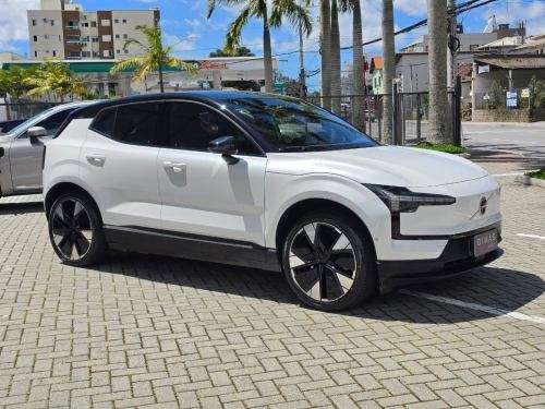 VOLVO-EX30-2024