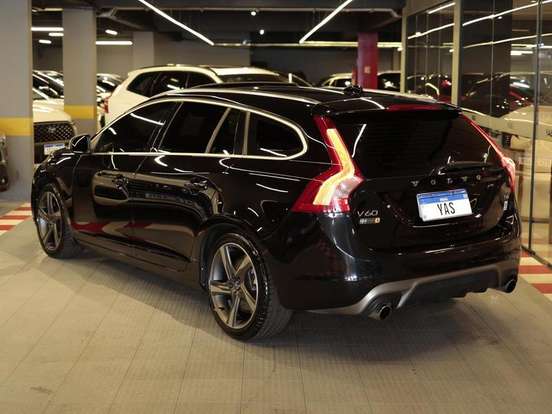 VOLVO-V60-2.0 T6 R DESIGN TURBO GASOLINA 4P AUTOMÁTICO VOLVO-V60-2015