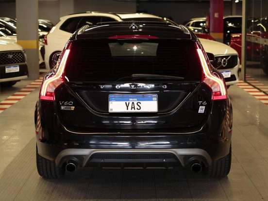 VOLVO-V60-2015