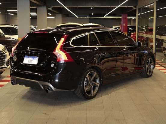 VOLVO-V60-2015