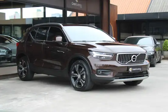 VOLVO-XC40-2020