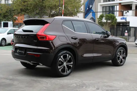 VOLVO-XC40-2020