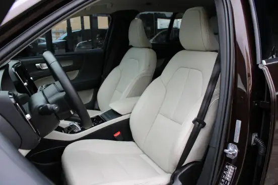 VOLVO-XC40-2020