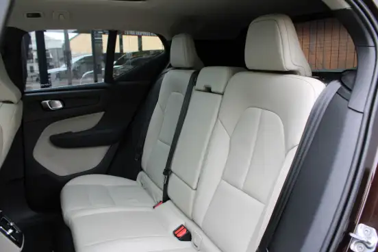 VOLVO-XC40-2020