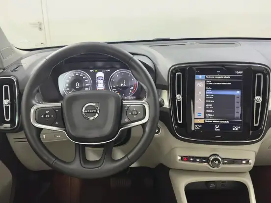 VOLVO-XC40-2.0 T5 GASOLINA MOMENTUM AWD GEARTRONIC VOLVO-XC40-2019