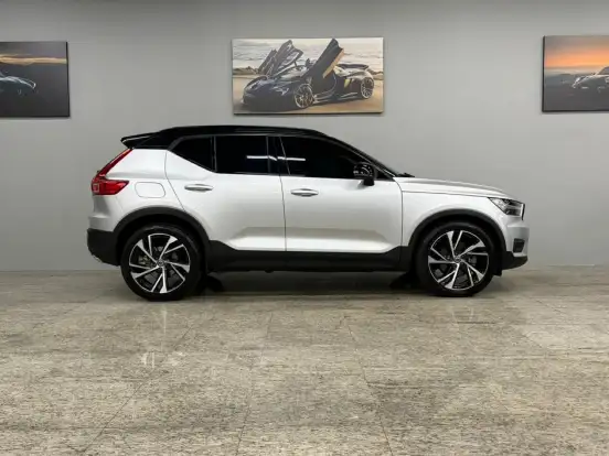 VOLVO-XC40-2019