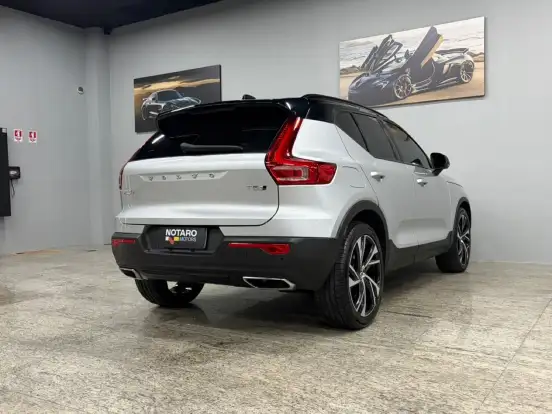 VOLVO-XC40-2019