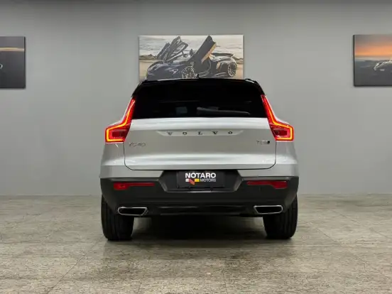 VOLVO-XC40-2019