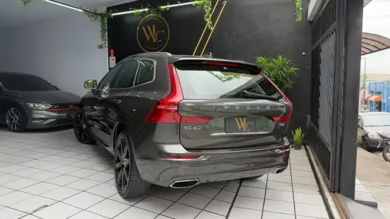 VOLVO-XC60-2017