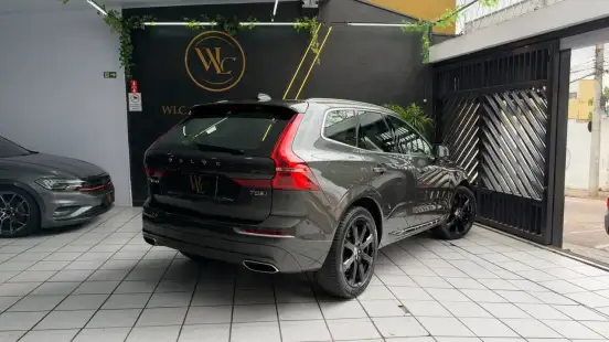 VOLVO-XC60-2017
