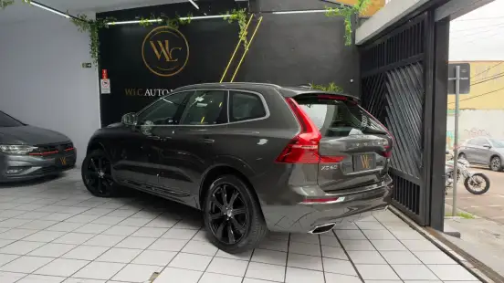 VOLVO-XC60-2017