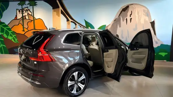 VOLVO-XC60-2023
