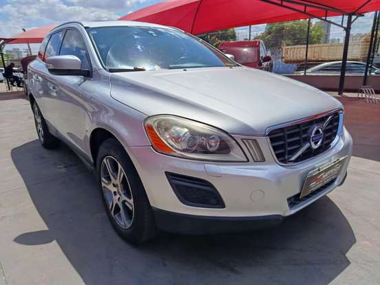 VOLVO-XC60-2012