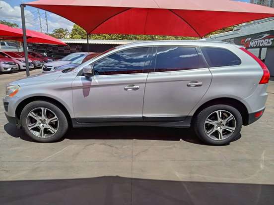 VOLVO-XC60-2012
